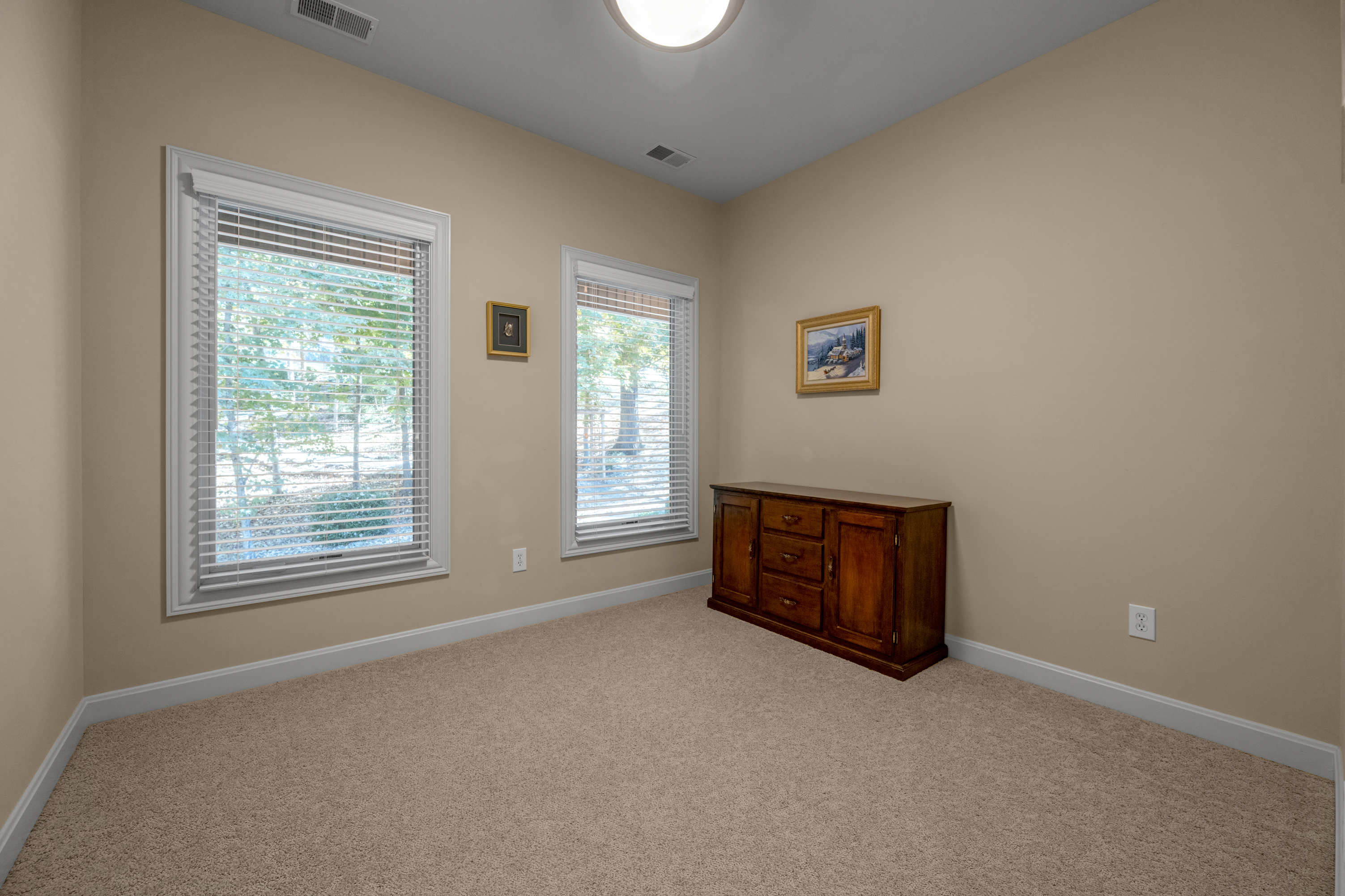  2004 Deerfield Lane - 物件實景