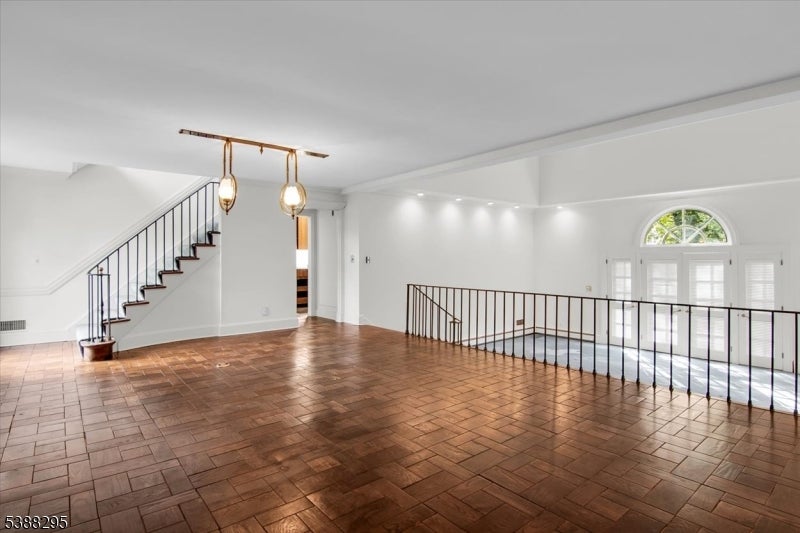 Clifton City, New Jersey, 07013, United States, 5 Bedrooms Bedrooms, ,4 BathroomsBathrooms,Residential,For Sale,1979632