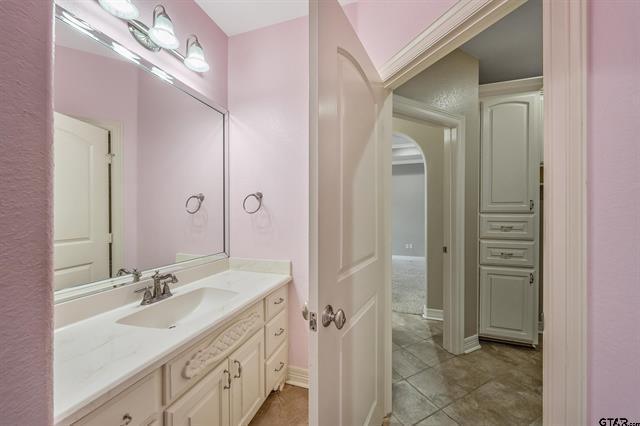 Gilmer, Texas, 75644, United States, 4 Bedrooms Bedrooms, ,4 BathroomsBathrooms,Residential,For Sale,1928060