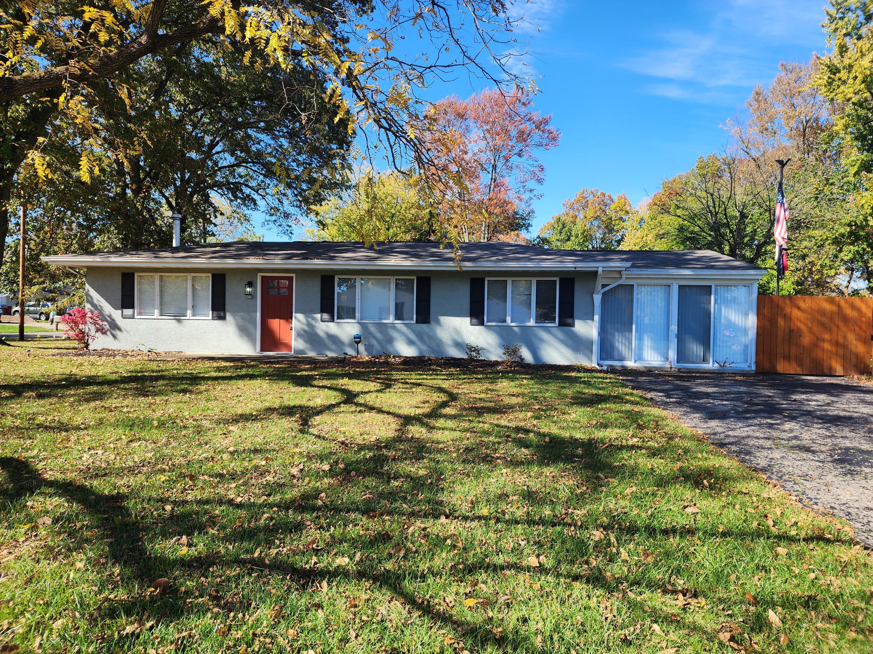 Lois Dr, Grove City, OH 43123