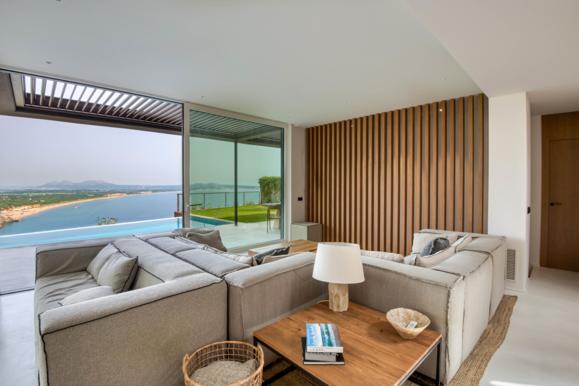  House with swimming pool and sea views in private urbanization in Sa Riera. - 物件實景