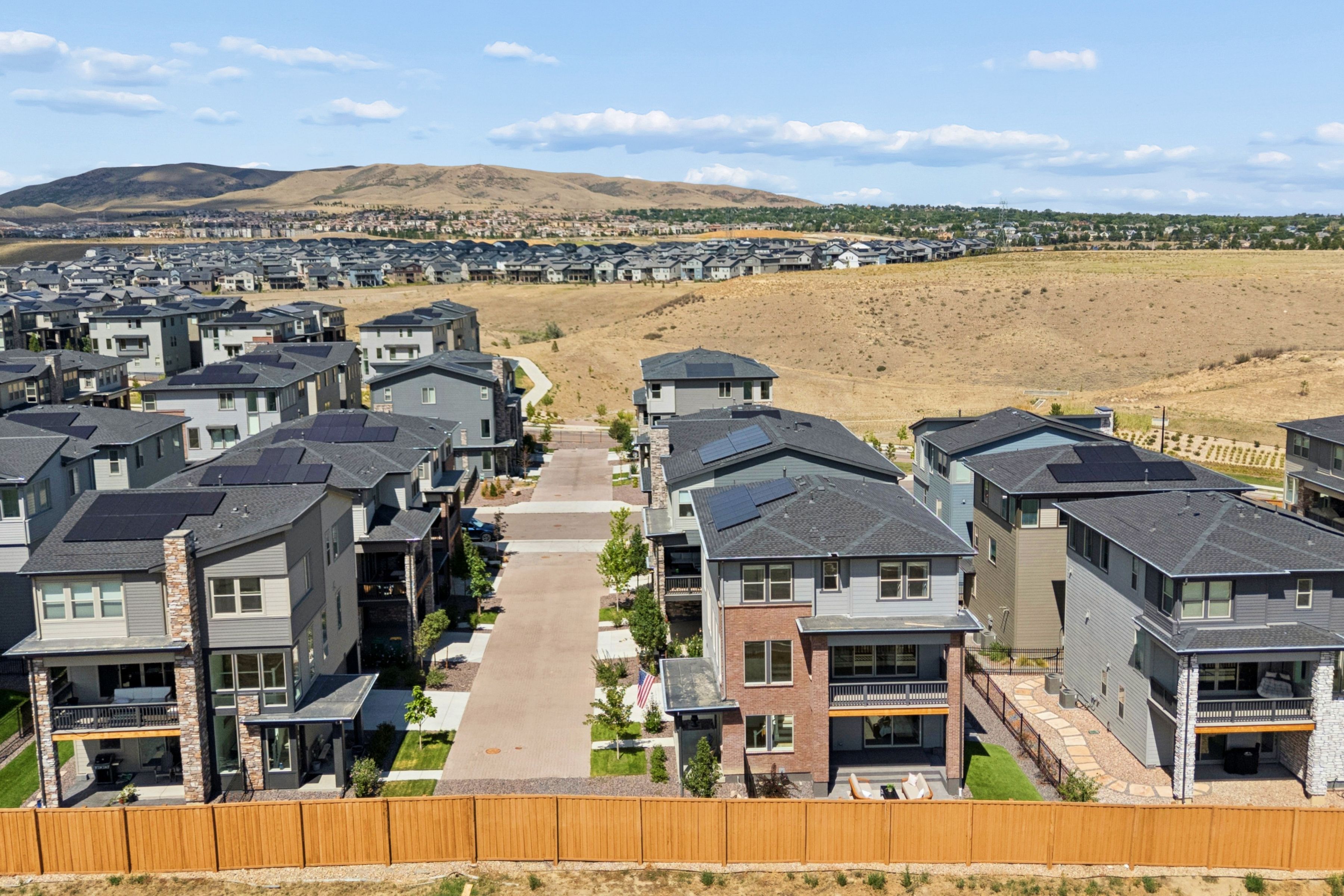  Elevated Colorado Living with 180° Mountain & Reservoir Views - 物件實景