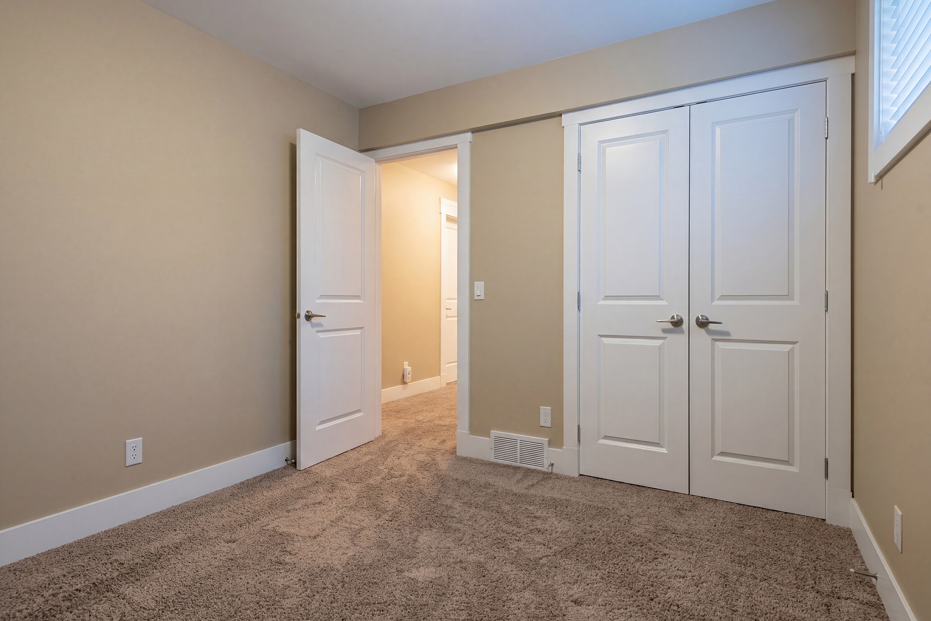  2040 46 Avenue SW, Calgary, AB - 物件實景