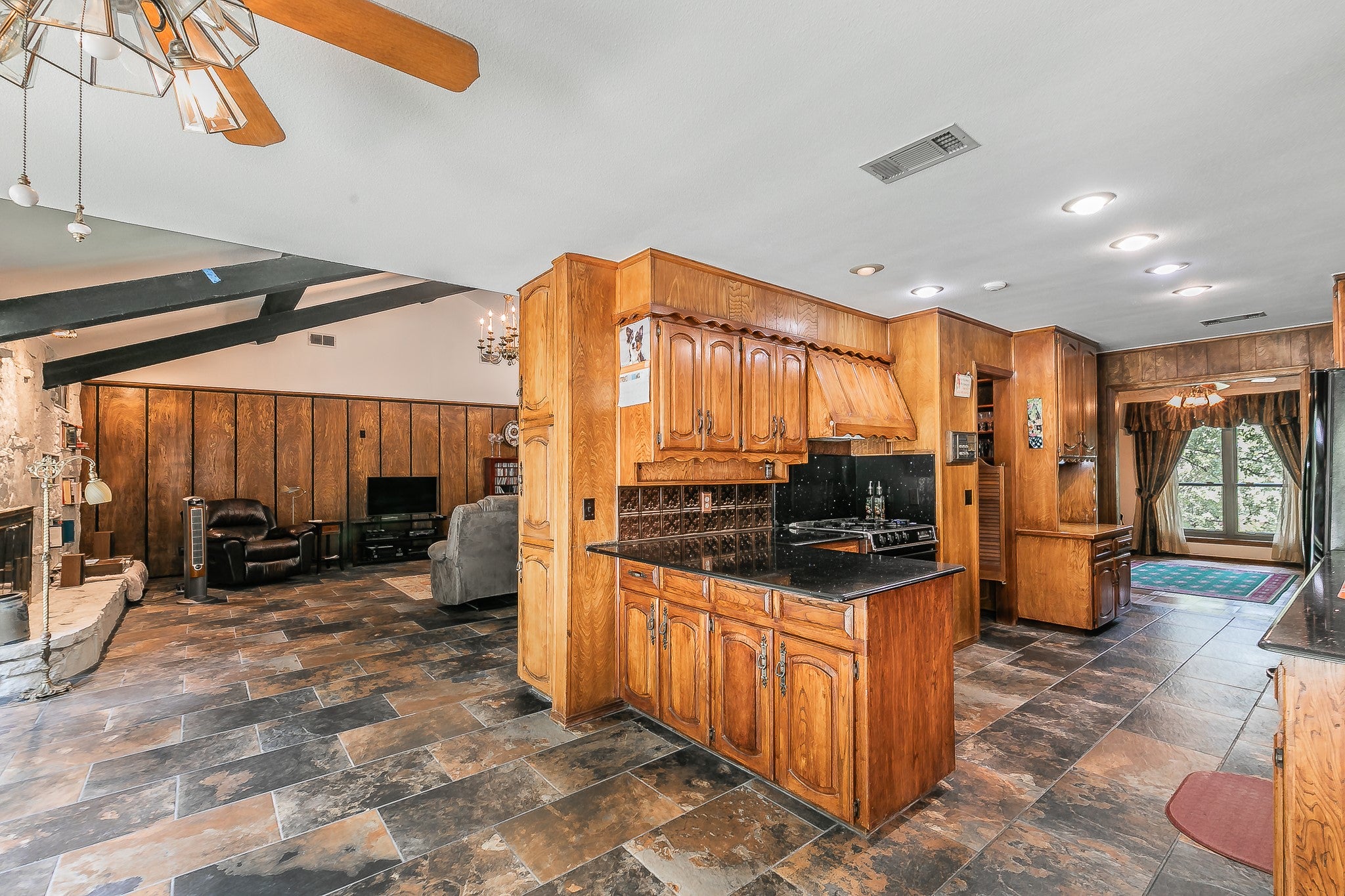 Arlington, Texas, 76012, United States, 3 Bedrooms Bedrooms, ,3 BathroomsBathrooms,Residential,For Sale,1976983