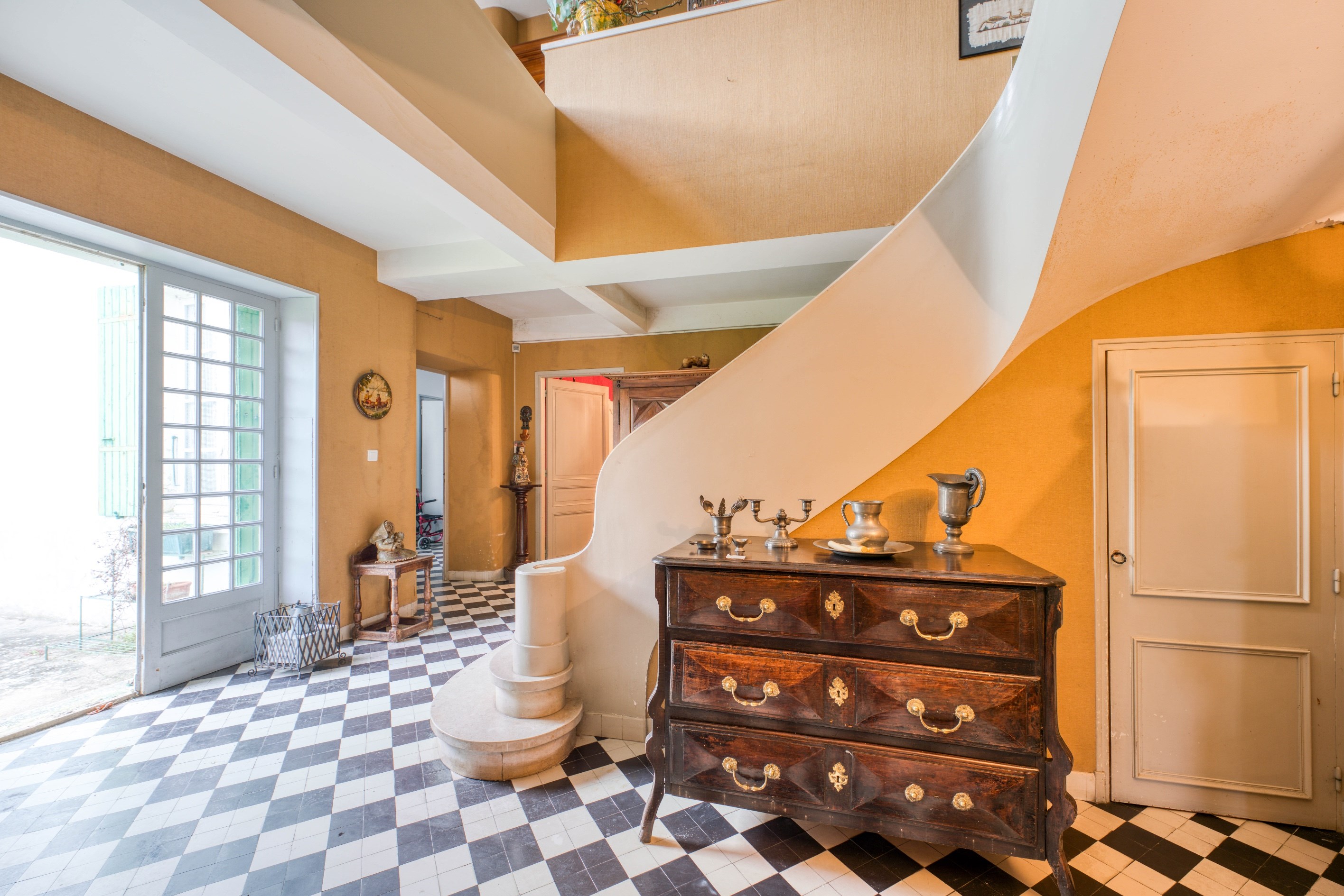  TOWNHOUSE IN THE HEART OF ST PIERRE D