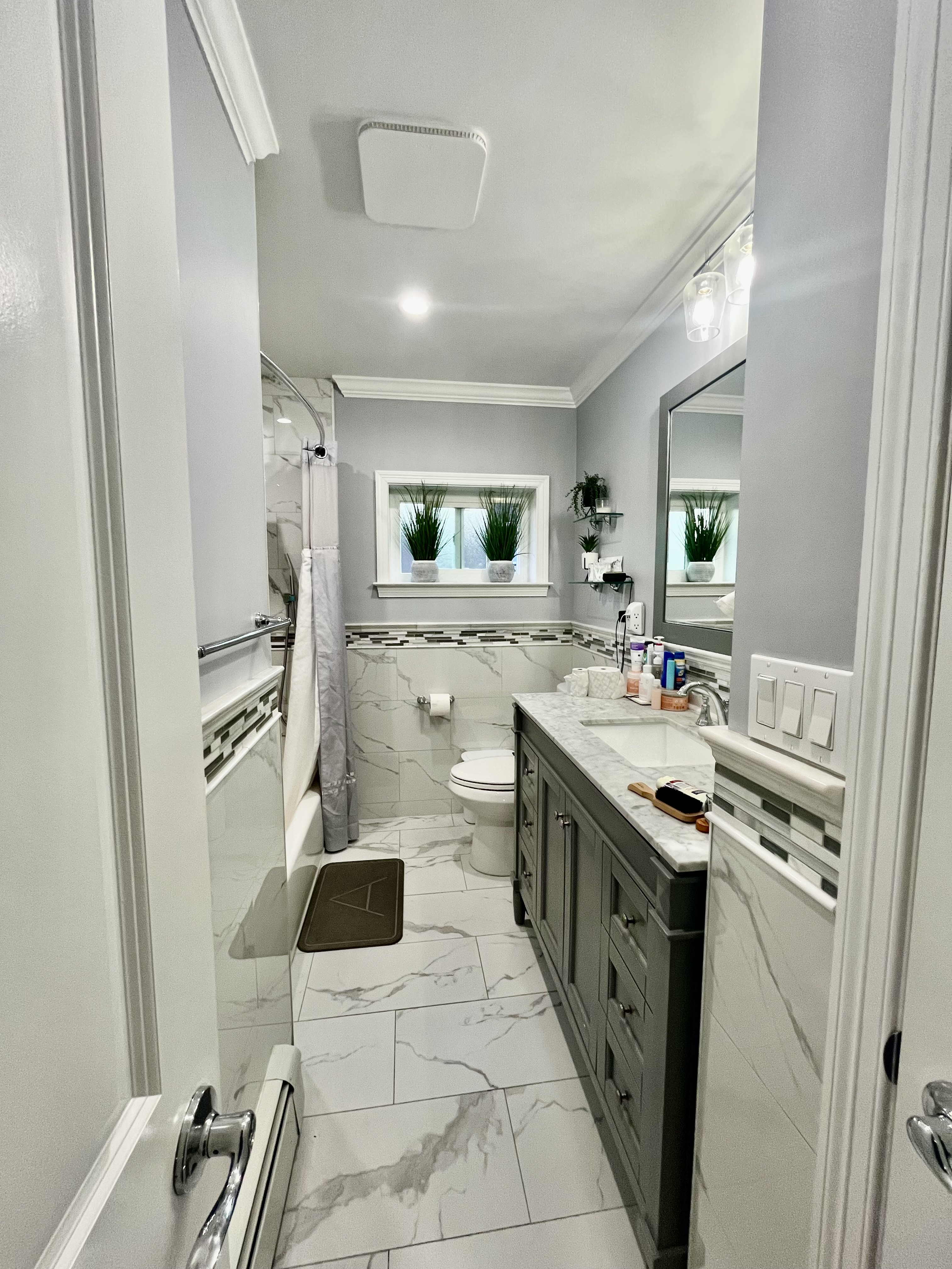Bronx, New York, 10469, United States, 4 Bedrooms Bedrooms, ,2 BathroomsBathrooms,Residential,For Sale,1927871
