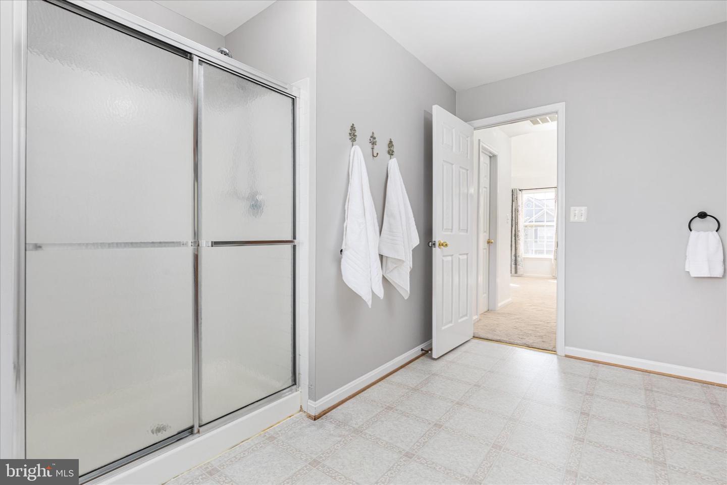 Round Hill, Virginia, 20141, United States, 4 Bedrooms Bedrooms, ,4 BathroomsBathrooms,Residential,For Sale,1987727