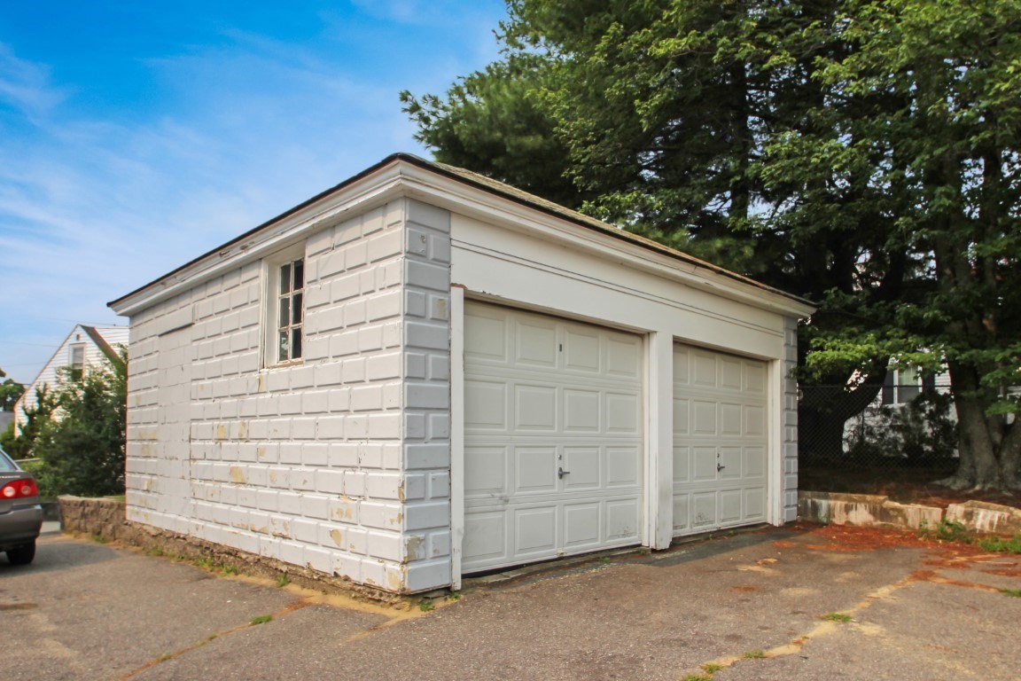 Methuen, Massachusetts, 01844, United States, 4 Bedrooms Bedrooms, ,2 BathroomsBathrooms,Residential,For Sale,1909485