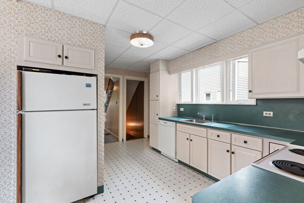Medford, Massachusetts, 02155, United States, 3 Bedrooms Bedrooms, ,2 BathroomsBathrooms,Residential,For Sale,1923943