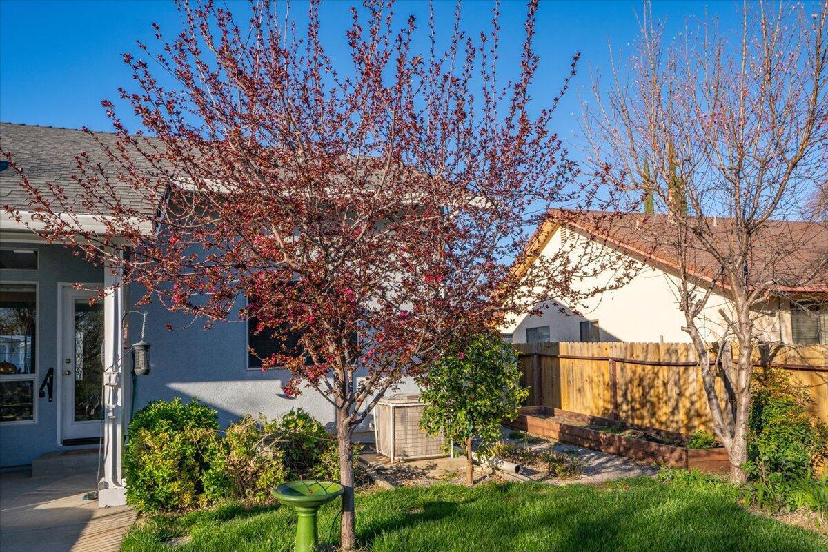 Redding, California, 96001, United States, 3 Bedrooms Bedrooms, ,2 BathroomsBathrooms,Residential,For Sale,1949690