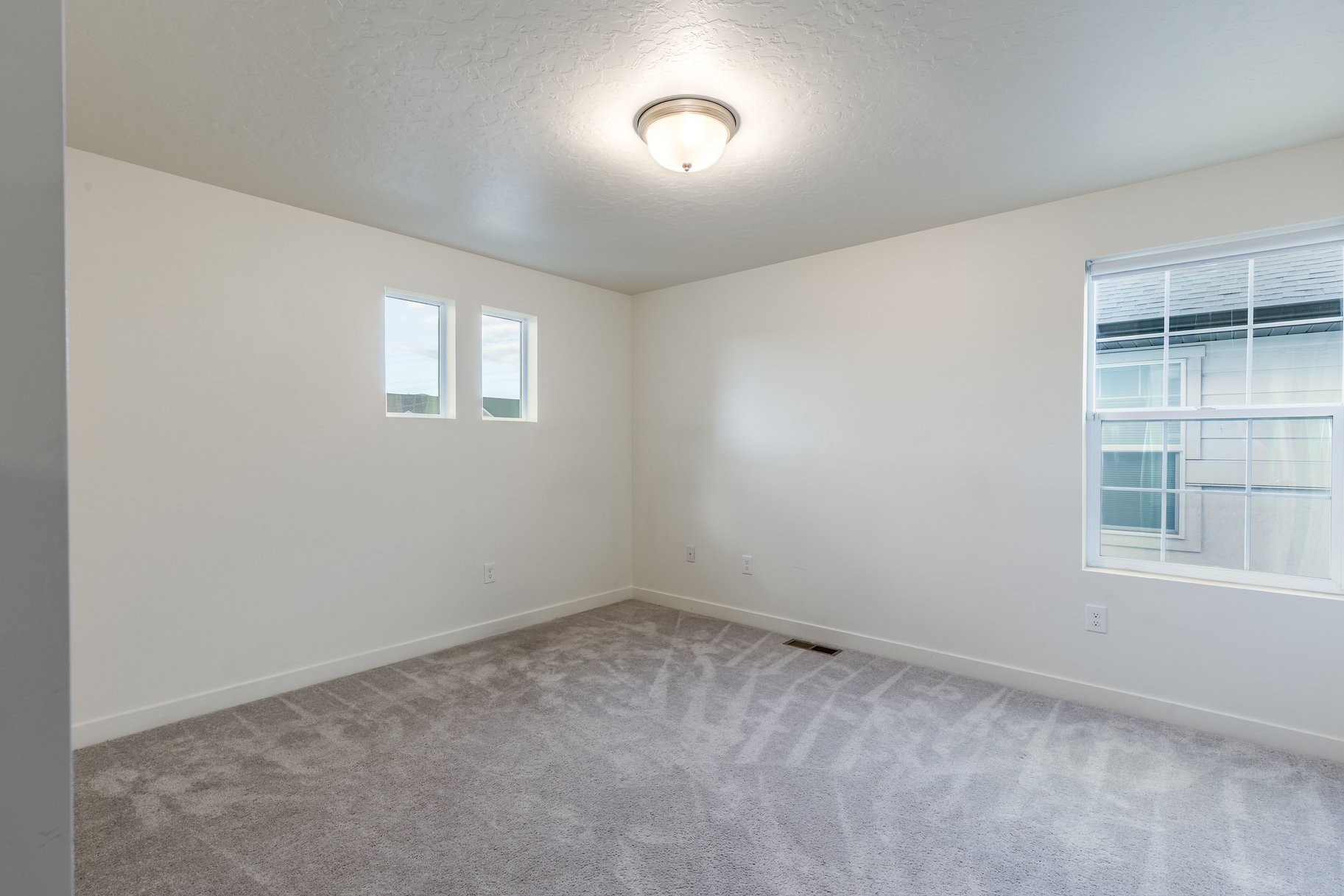  Fresh, Bright & Beautiful 2-Story Home - 物件實景