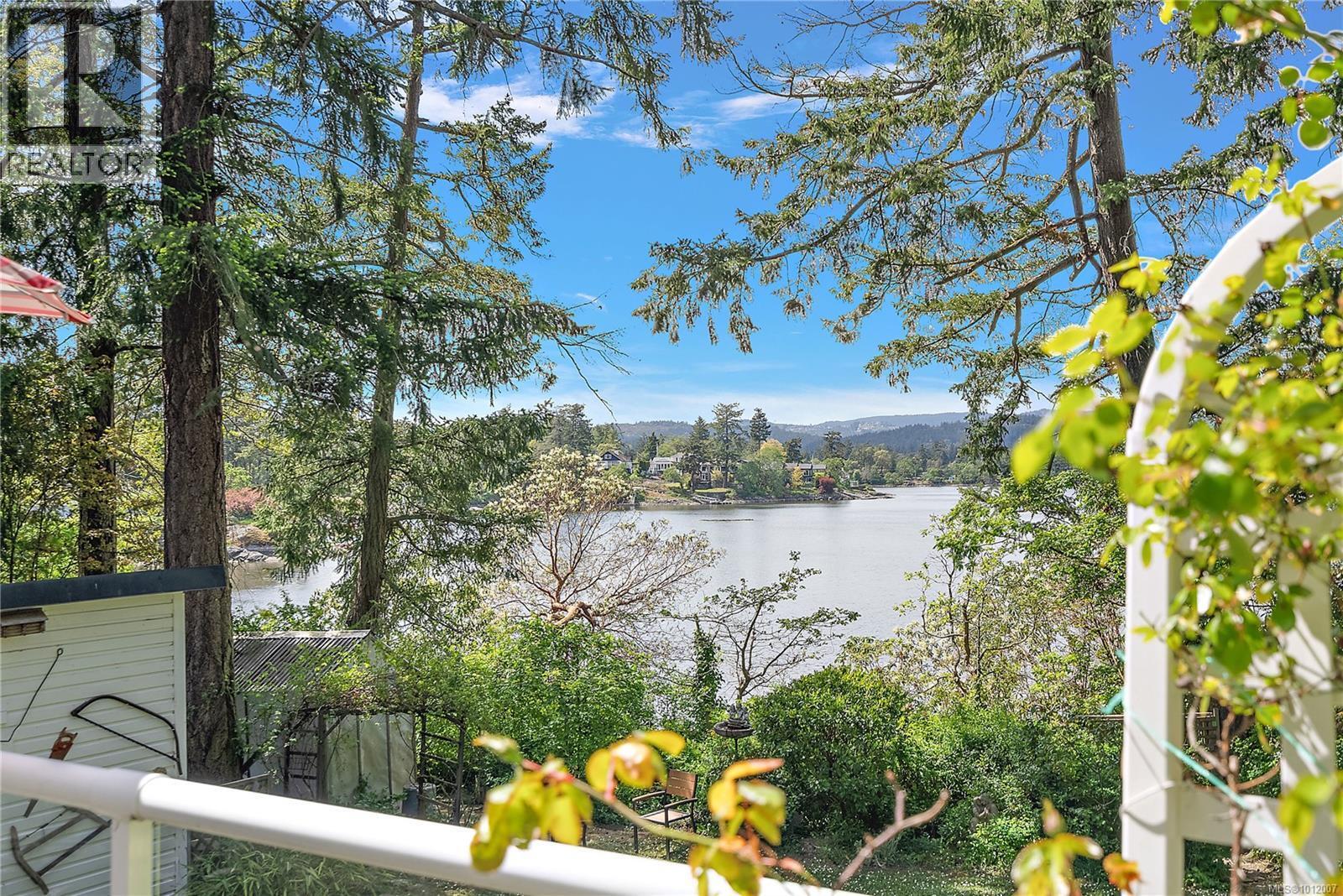 SAANICH, British Columbia, V9A 2R8, CA, 6 Bedrooms Bedrooms, ,3 BathroomsBathrooms,Residential,For Sale,1948762