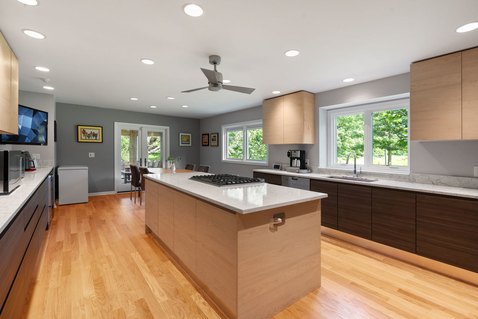 Highland Park, Illinois, 60035, United States, 2 Bedrooms Bedrooms, ,3 BathroomsBathrooms,Residential,For Sale,1903435