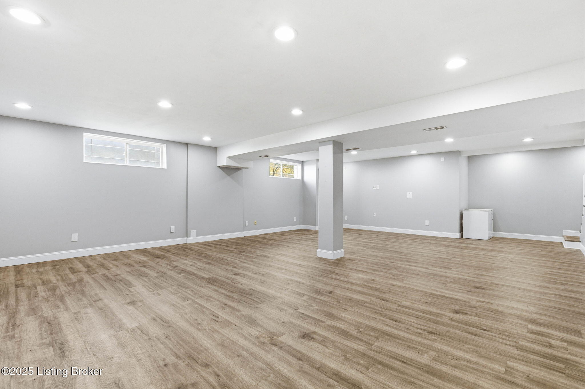 La Grange, Kentucky, 40031, United States, 5 Bedrooms Bedrooms, ,4 BathroomsBathrooms,Residential,For Sale,1971685