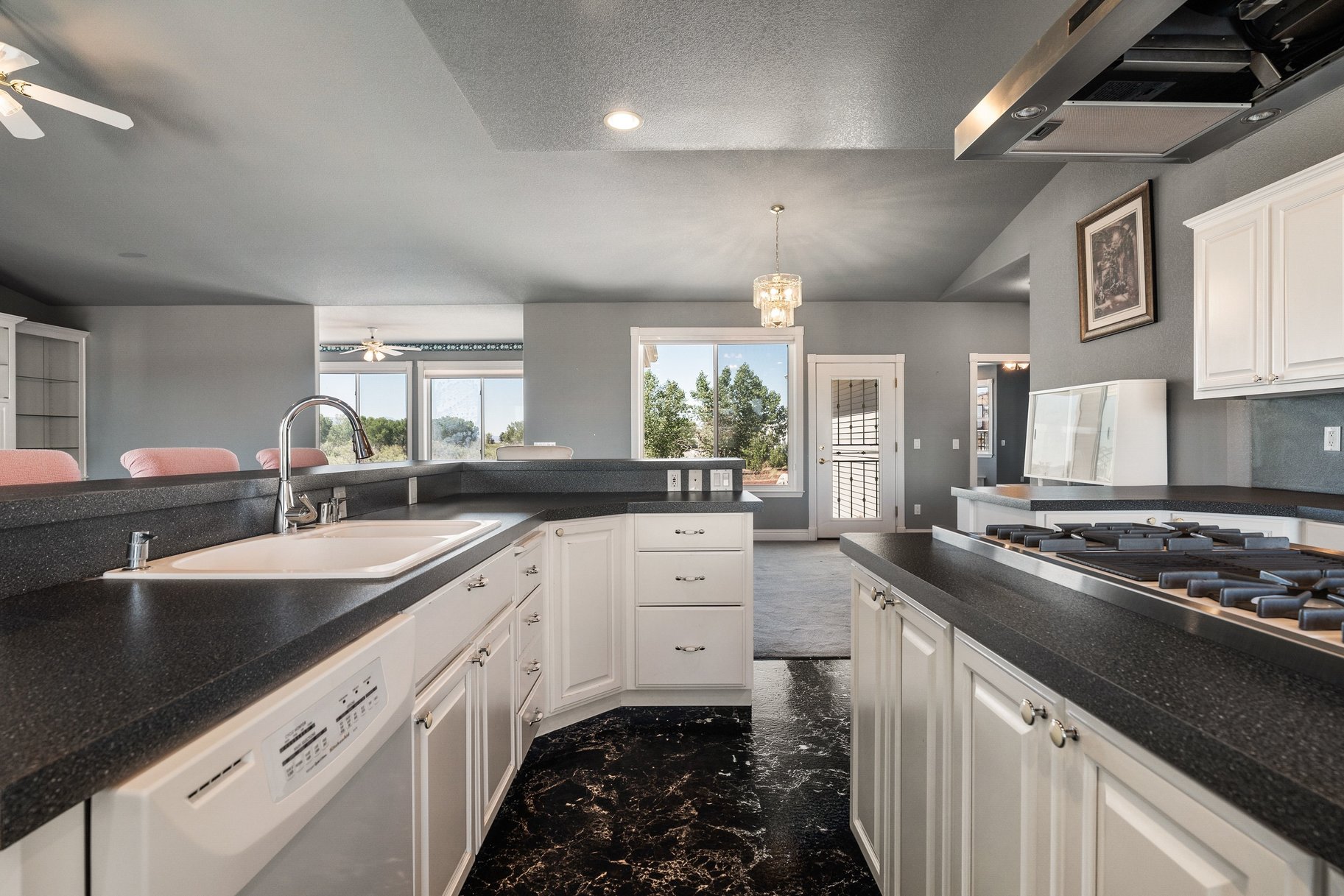  where  privacy meets convenience in gardnerville - 物件實景