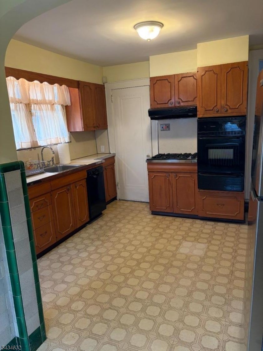 Bloomfield Twp., New Jersey, 07003, United States, 3 Bedrooms Bedrooms, ,1 BathroomBathrooms,Residential,For Sale,2048064