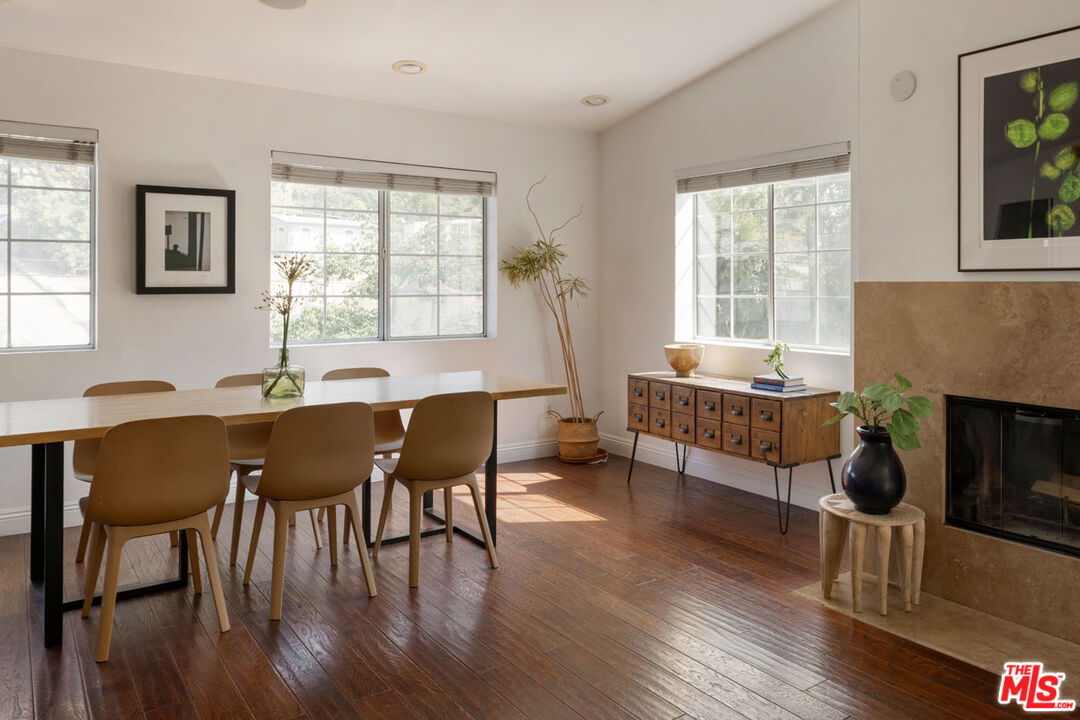 Los Angeles, California, 90039, United States, 3 Bedrooms Bedrooms, ,4 BathroomsBathrooms,Residential,For Sale,1924796