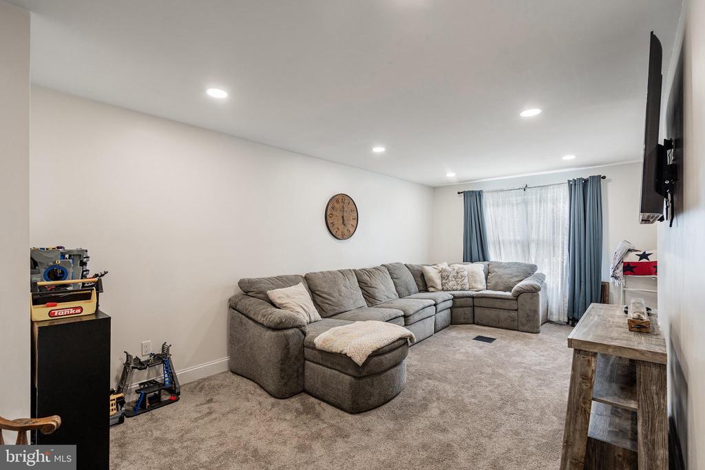 New Egypt, New Jersey, 08533, United States, 4 Bedrooms Bedrooms, ,3 BathroomsBathrooms,Residential,For Sale,1928612