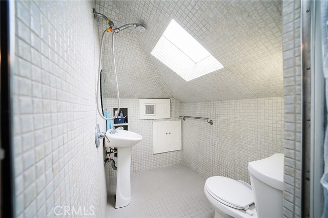 Los Angeles, California, 90007, United States, 2 Bedrooms Bedrooms, ,1 BathroomBathrooms,Residential,For Sale,1737076