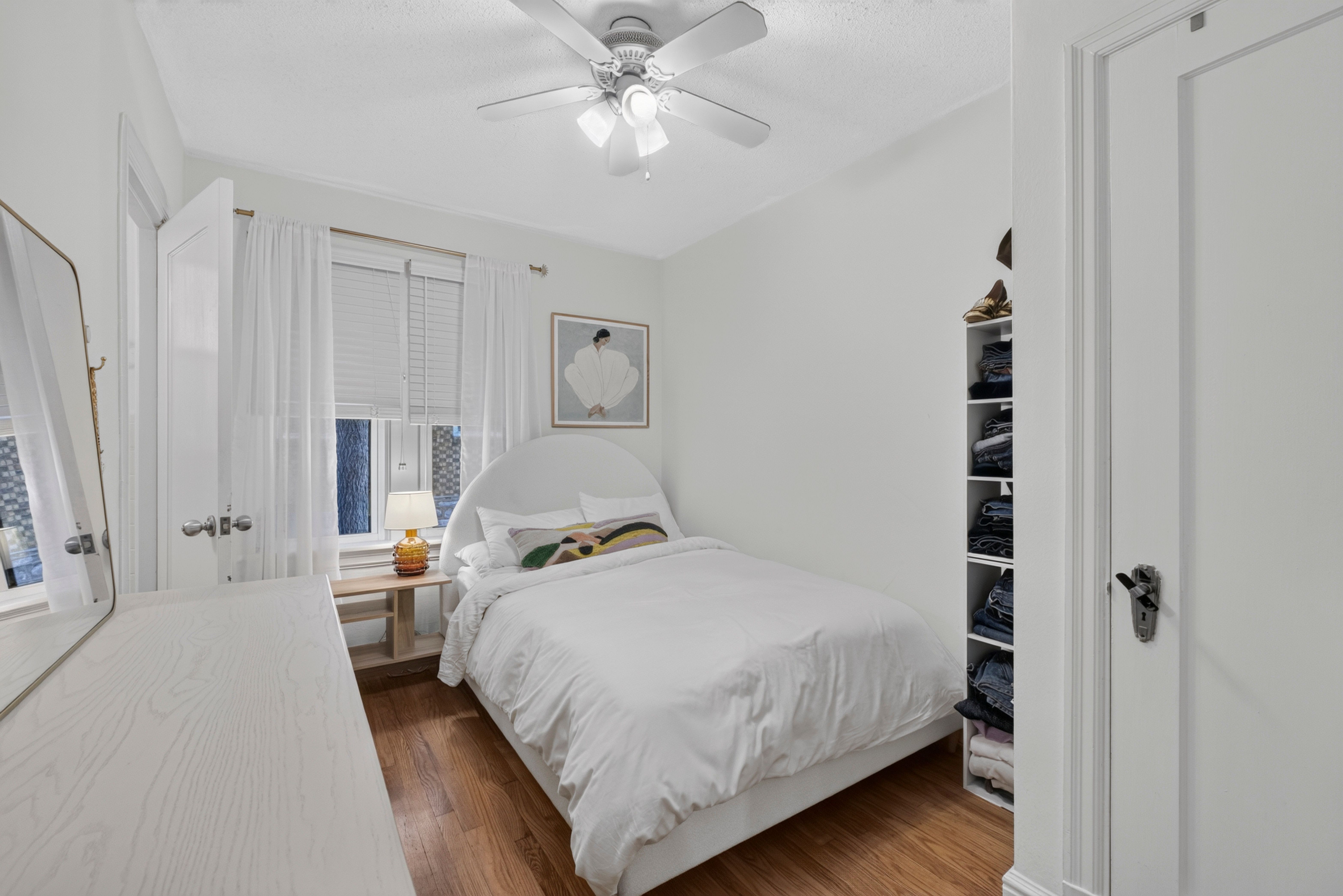  Spacious, Modern, and Move-In Ready Main Floor Condo - 物件實景