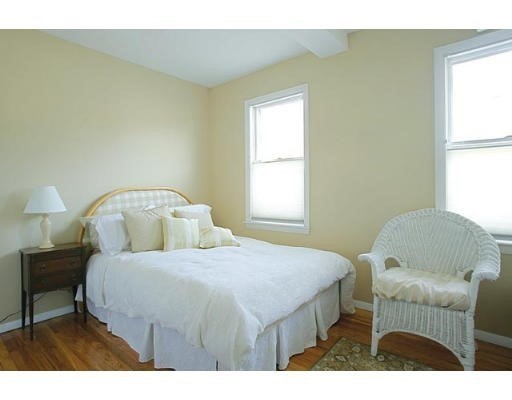 Newton, Massachusetts, 02464, United States, 3 Bedrooms Bedrooms, ,2 BathroomsBathrooms,Residential,For Sale,2000797