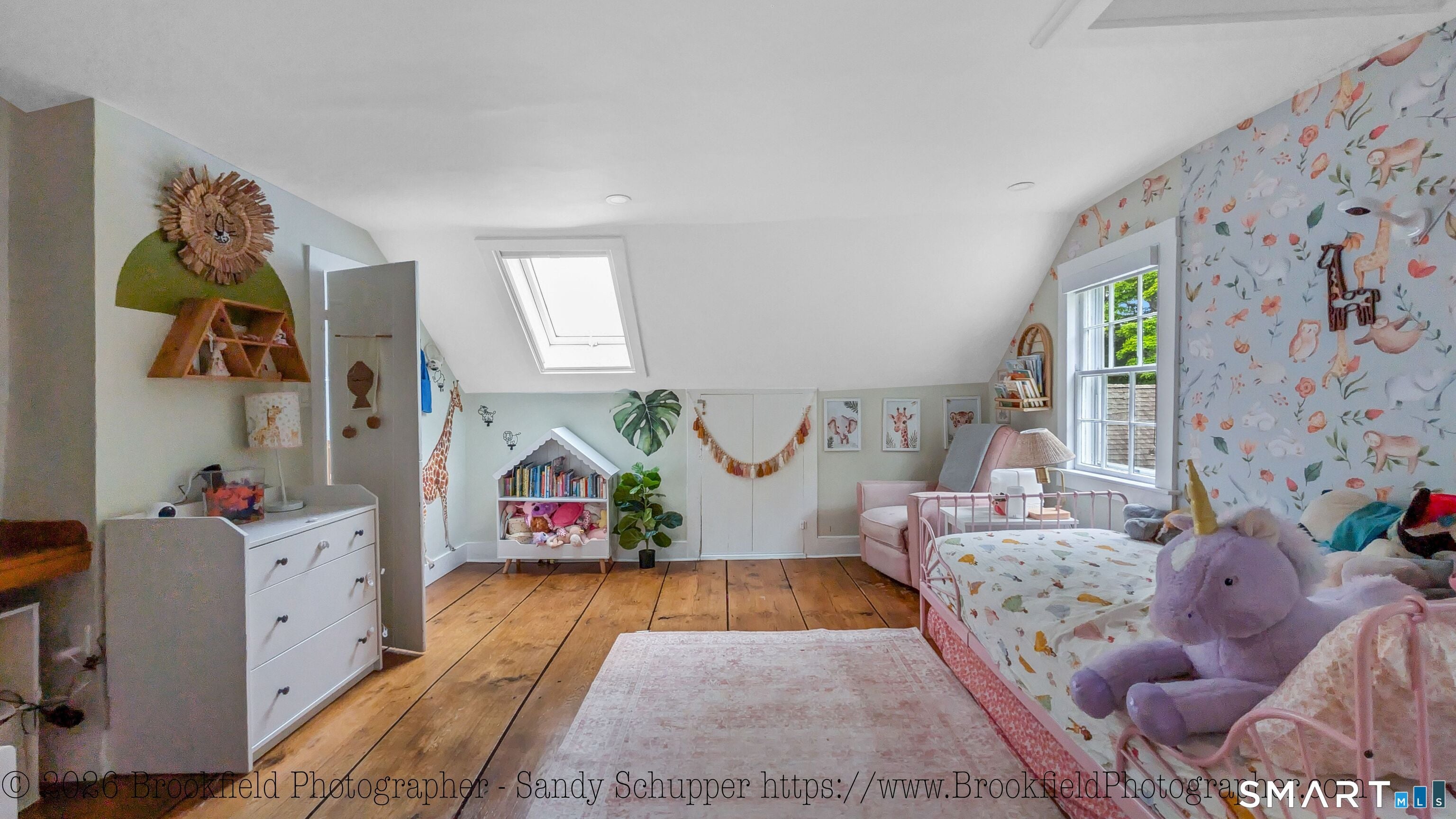Southbury, Connecticut, 06488, United States, 3 Bedrooms Bedrooms, ,3 BathroomsBathrooms,Residential,For Sale,2048179