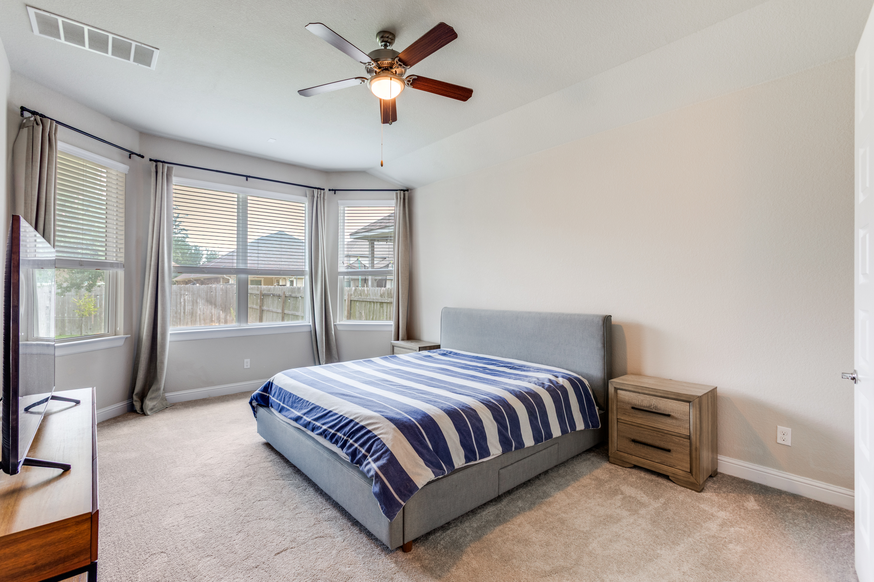  Sophisticated Open-Concept Living - 物件實景