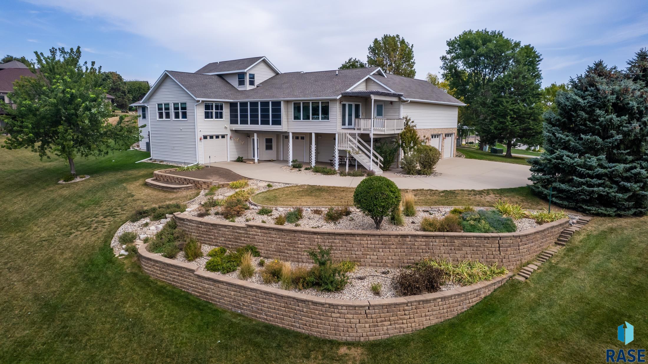 Yankton, South Dakota, 57078, United States, 6 Bedrooms Bedrooms, ,4 BathroomsBathrooms,Residential,For Sale,1975294