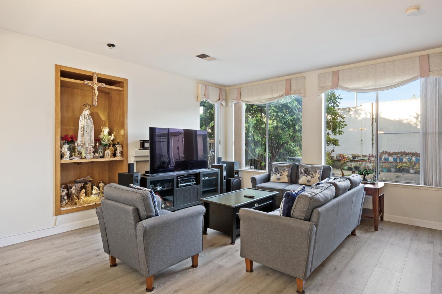 San Jose, California, 95132, United States, 5 Bedrooms Bedrooms, ,3 BathroomsBathrooms,Residential,For Sale,2048676