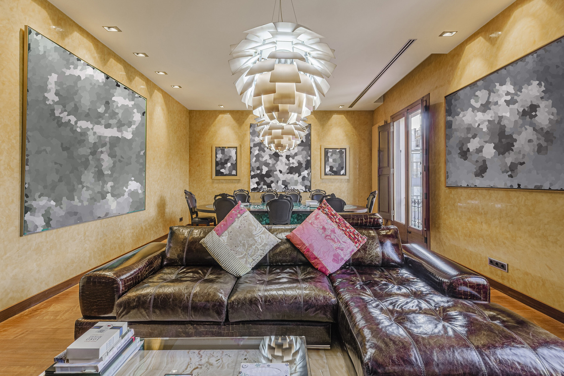  Impressive duplex adjacent to Gaudí