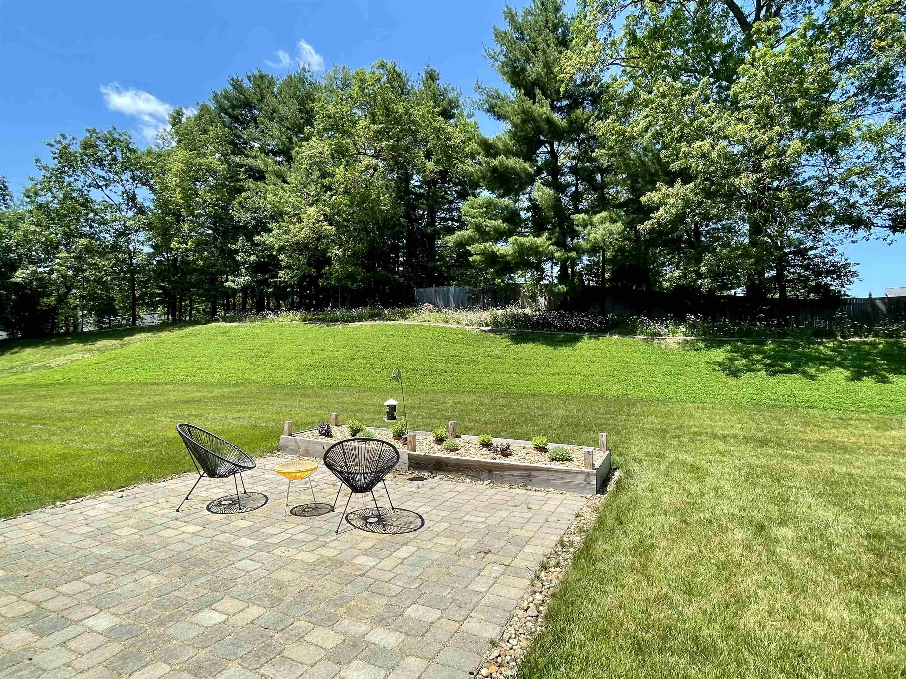 Nashua, New Hampshire, 03064, United States, 4 Bedrooms Bedrooms, ,3 BathroomsBathrooms,Residential,For Sale,1925395