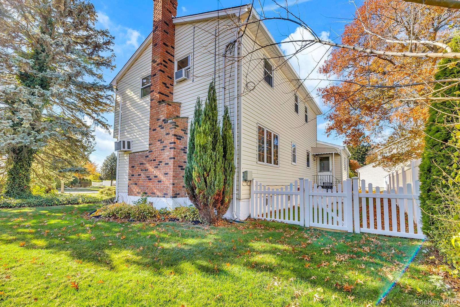 Farmingdale, New York, 11735, United States, 3 Bedrooms Bedrooms, ,3 BathroomsBathrooms,Residential,For Sale,1987625