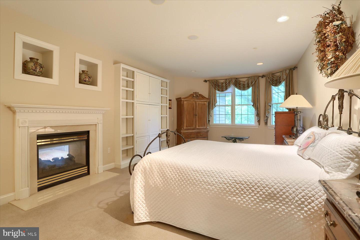 Lemoyne, Pennsylvania, 17043, United States, 5 Bedrooms Bedrooms, ,5 BathroomsBathrooms,Residential,For Sale,1942192