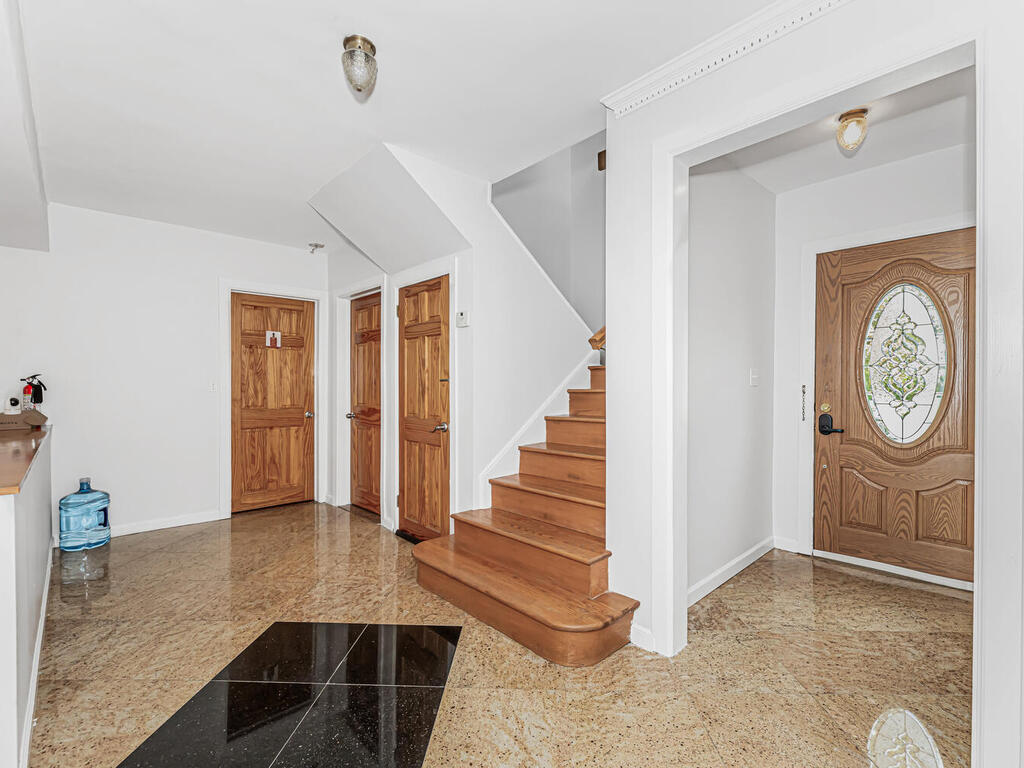 Yonkers, New York, 10710, United States, 5 Bedrooms Bedrooms, ,3 BathroomsBathrooms,Residential,For Sale,1983981