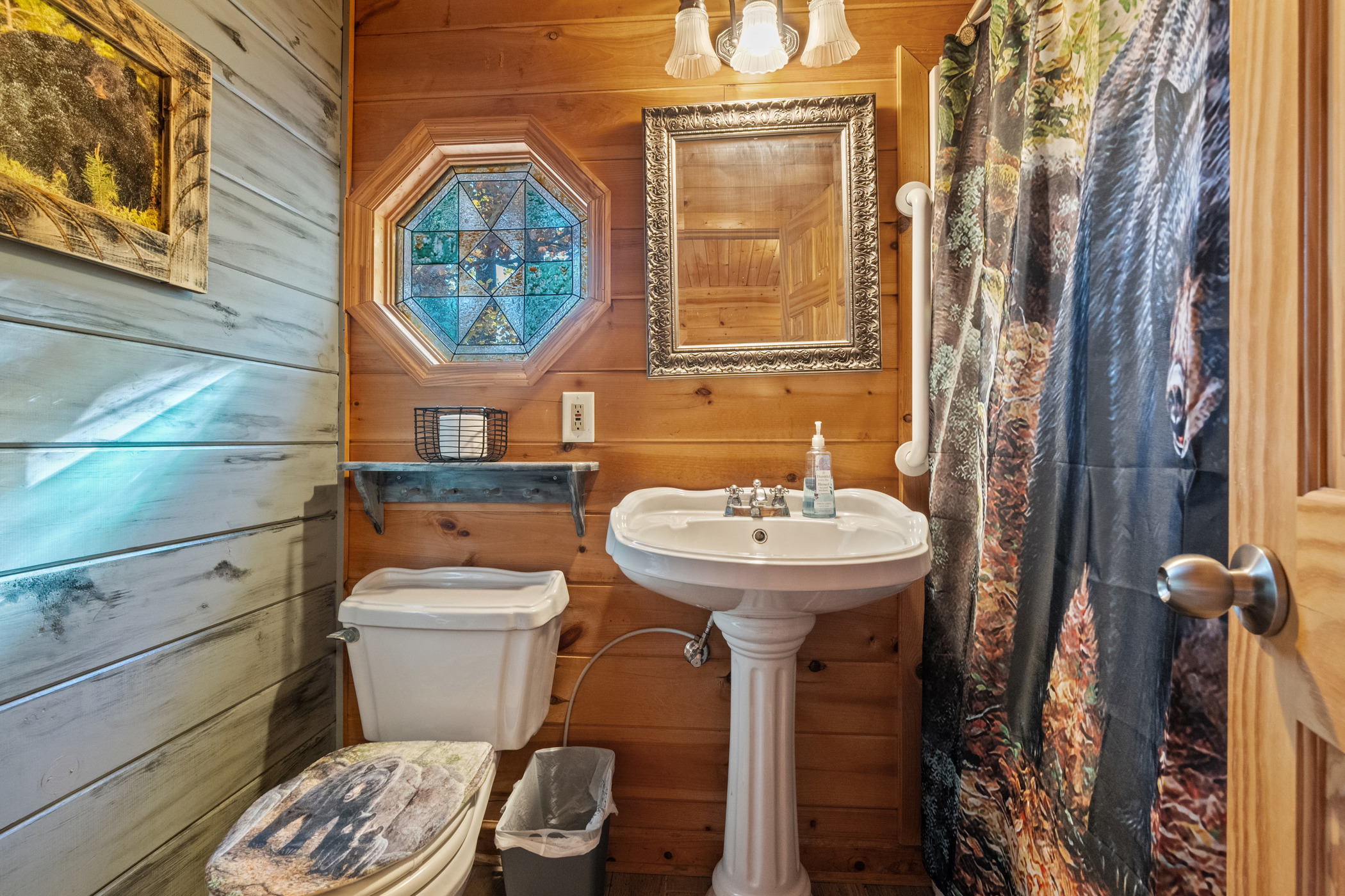 Sevierville, Tennessee, 37876, United States, 2 Bedrooms Bedrooms, ,4 BathroomsBathrooms,Residential,For Sale,1988602