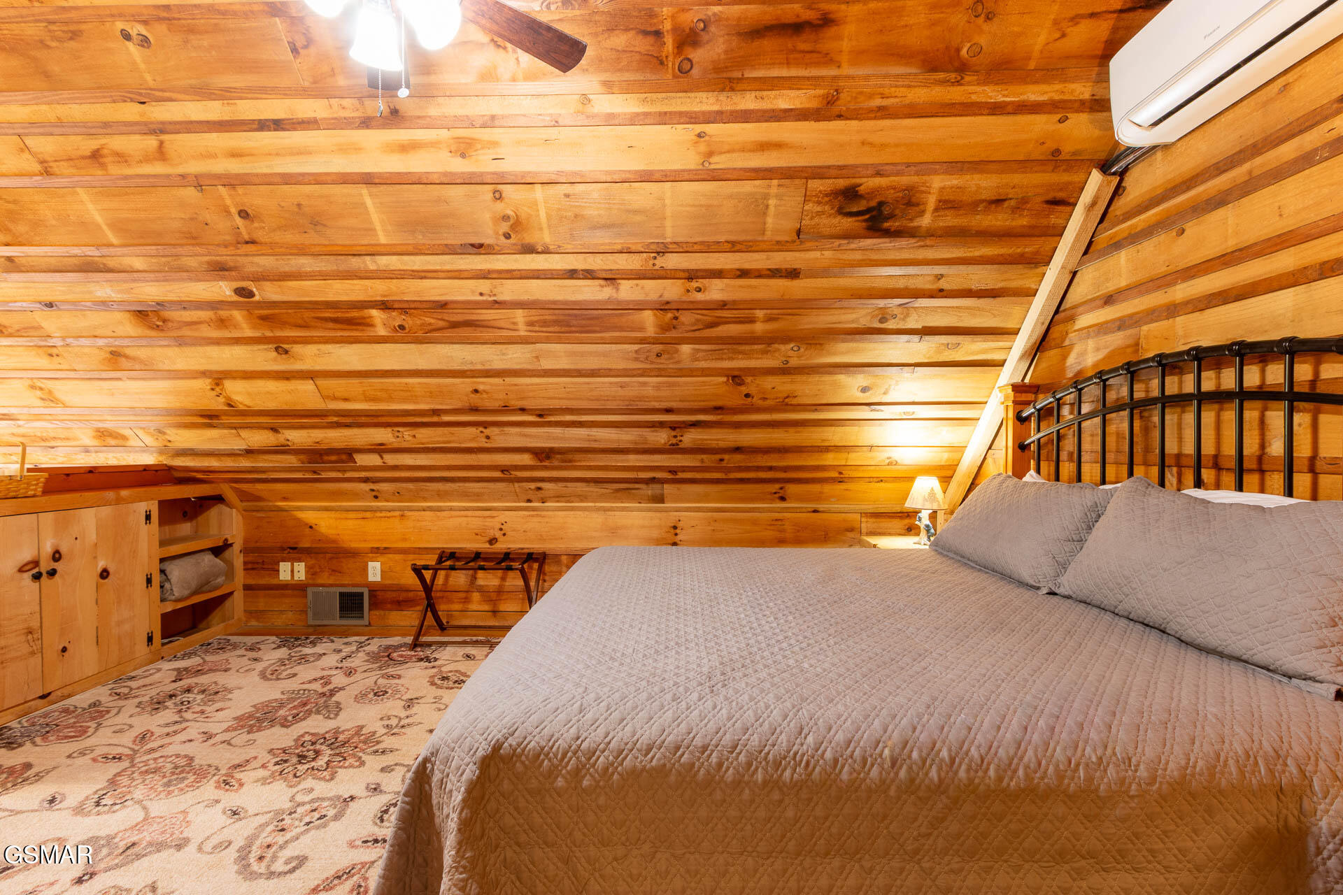 Sevierville, Tennessee, 37876, United States, 2 Bedrooms Bedrooms, ,3 BathroomsBathrooms,Residential,For Sale,1977438