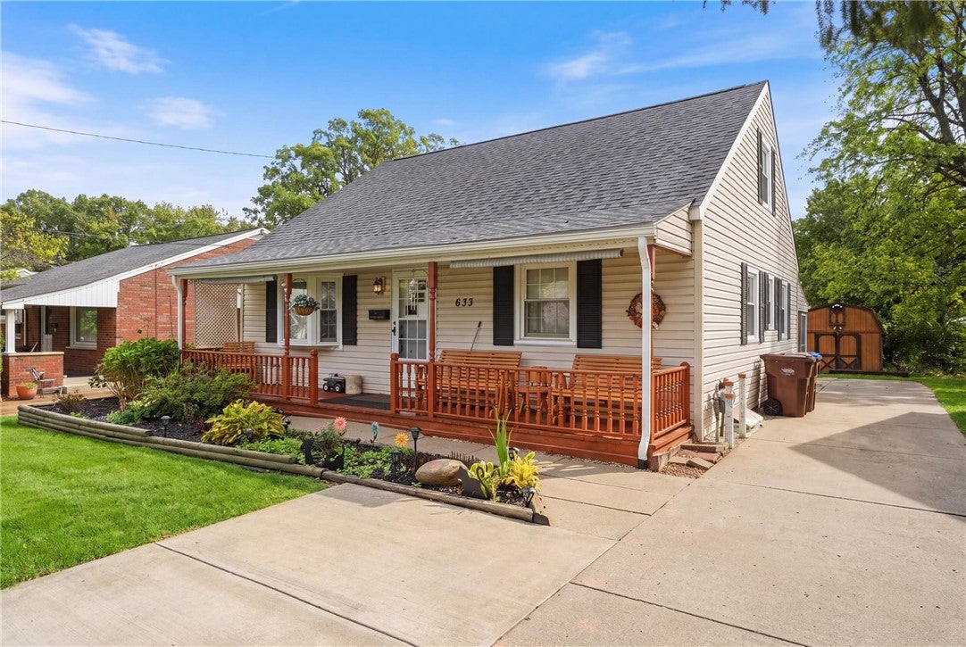 Spencer Ave, Sharon, PA 16146