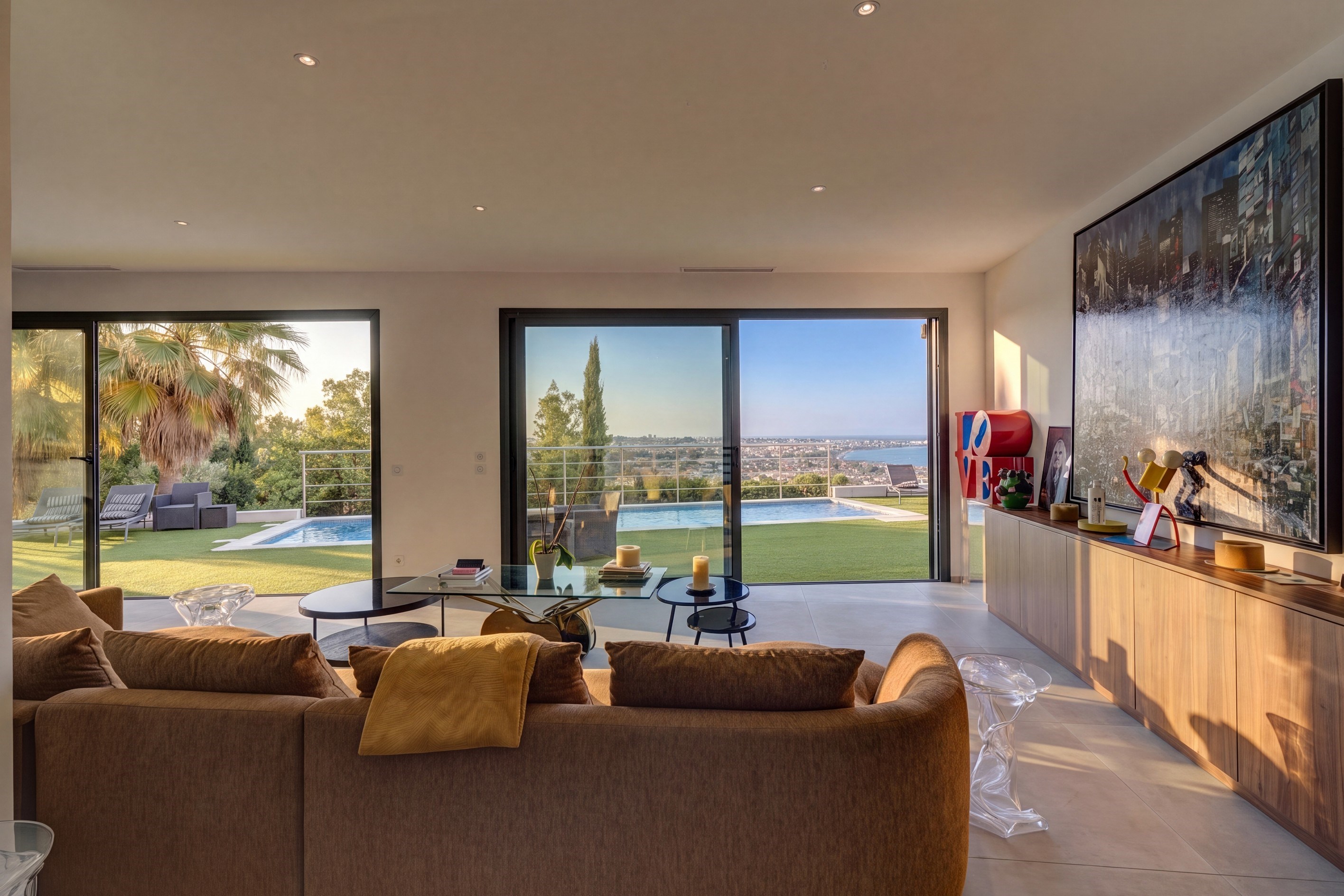  Renovated contemporary villa with panoramic sea views to Cap d