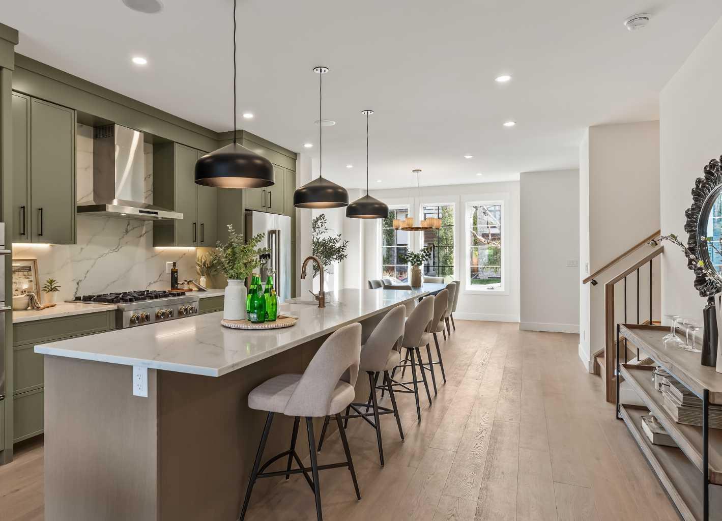 CALGARY, Alberta, T3E 2V9, CA, 4 Bedrooms Bedrooms, ,5 BathroomsBathrooms,Residential,For Sale,1987514