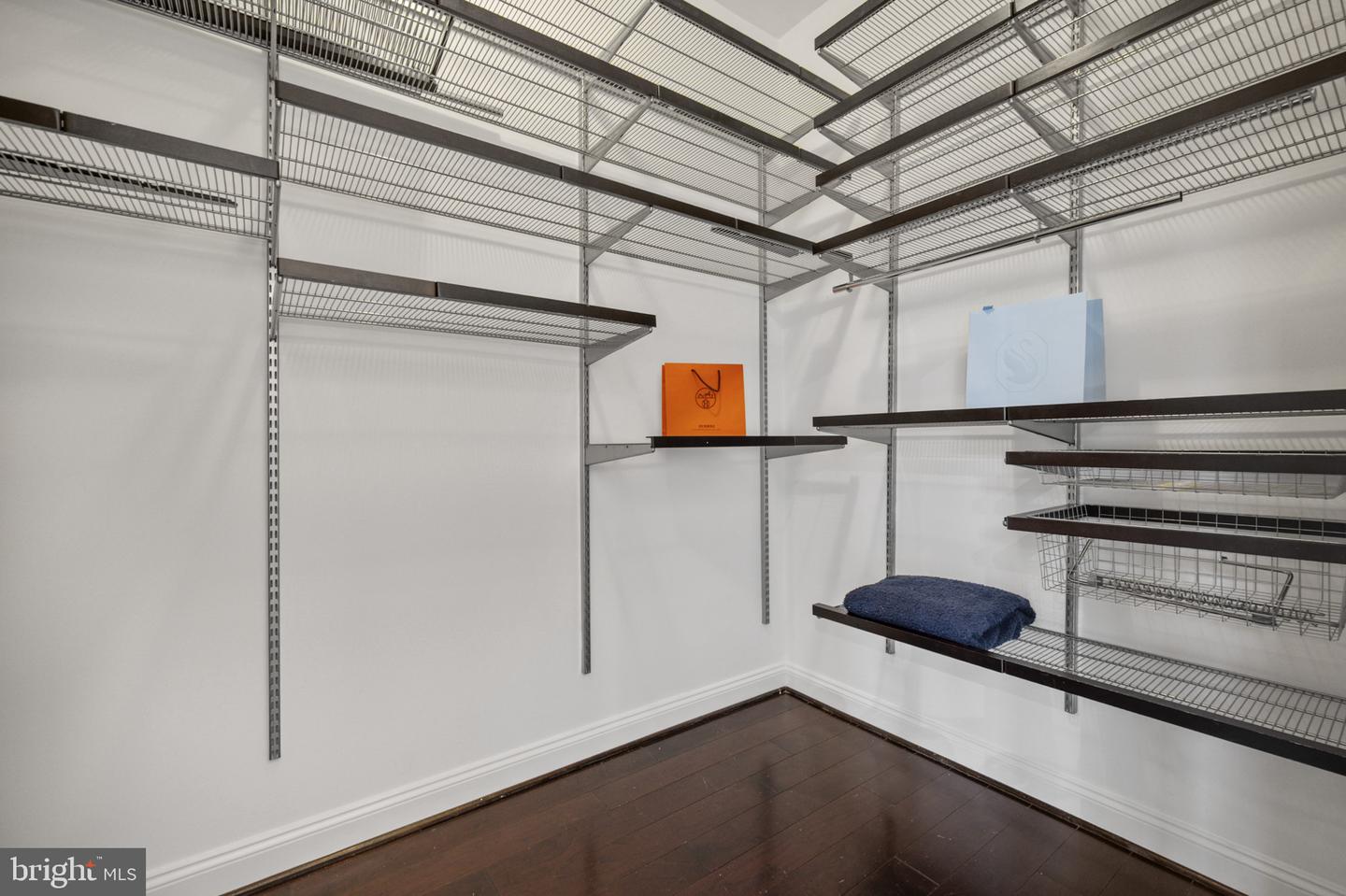 Washington, District of Columbia, 20009, United States, 2 Bedrooms Bedrooms, ,3 BathroomsBathrooms,Residential,For Sale,1950810