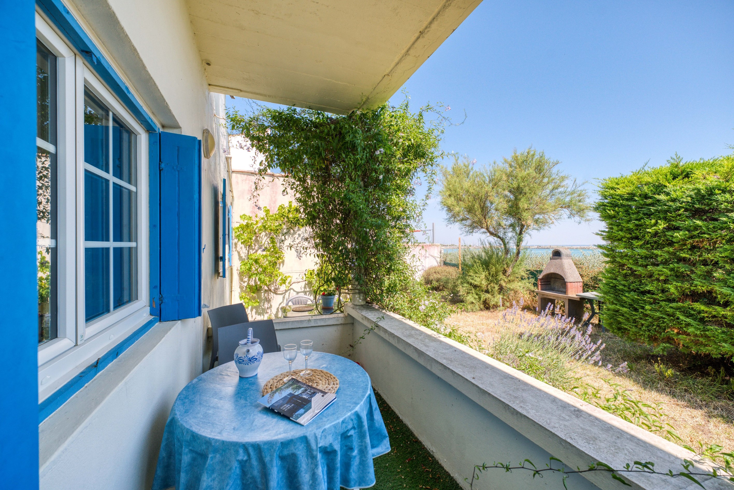  Charming House  Facing the Sea and Marina of Saint Denis d
