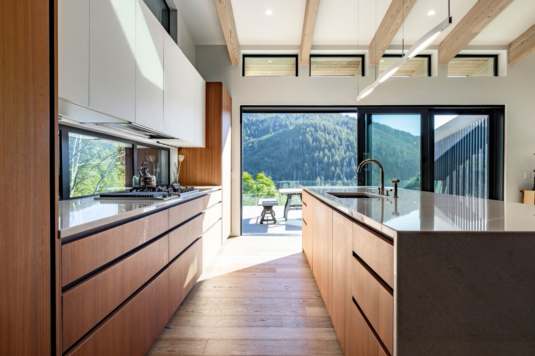  One-of-a-Kind Modern Pinebrook Residence - 物件實景