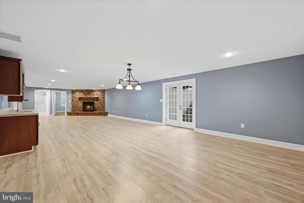 Winchester, Virginia, 22602, United States, 6 Bedrooms Bedrooms, ,5 BathroomsBathrooms,Residential,For Sale,2032756