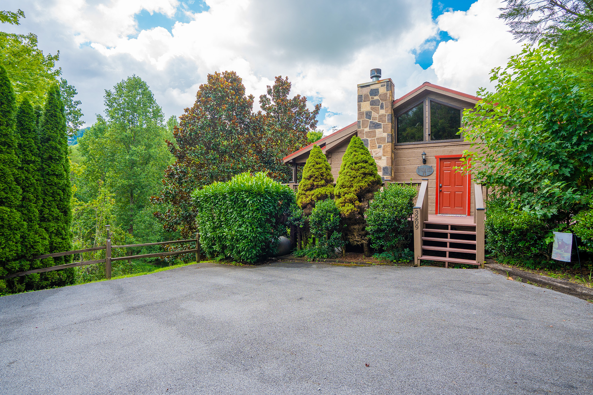 Sevierville, Tennessee, 37862, United States, 3 Bedrooms Bedrooms, ,2 BathroomsBathrooms,Residential,For Sale,1981981