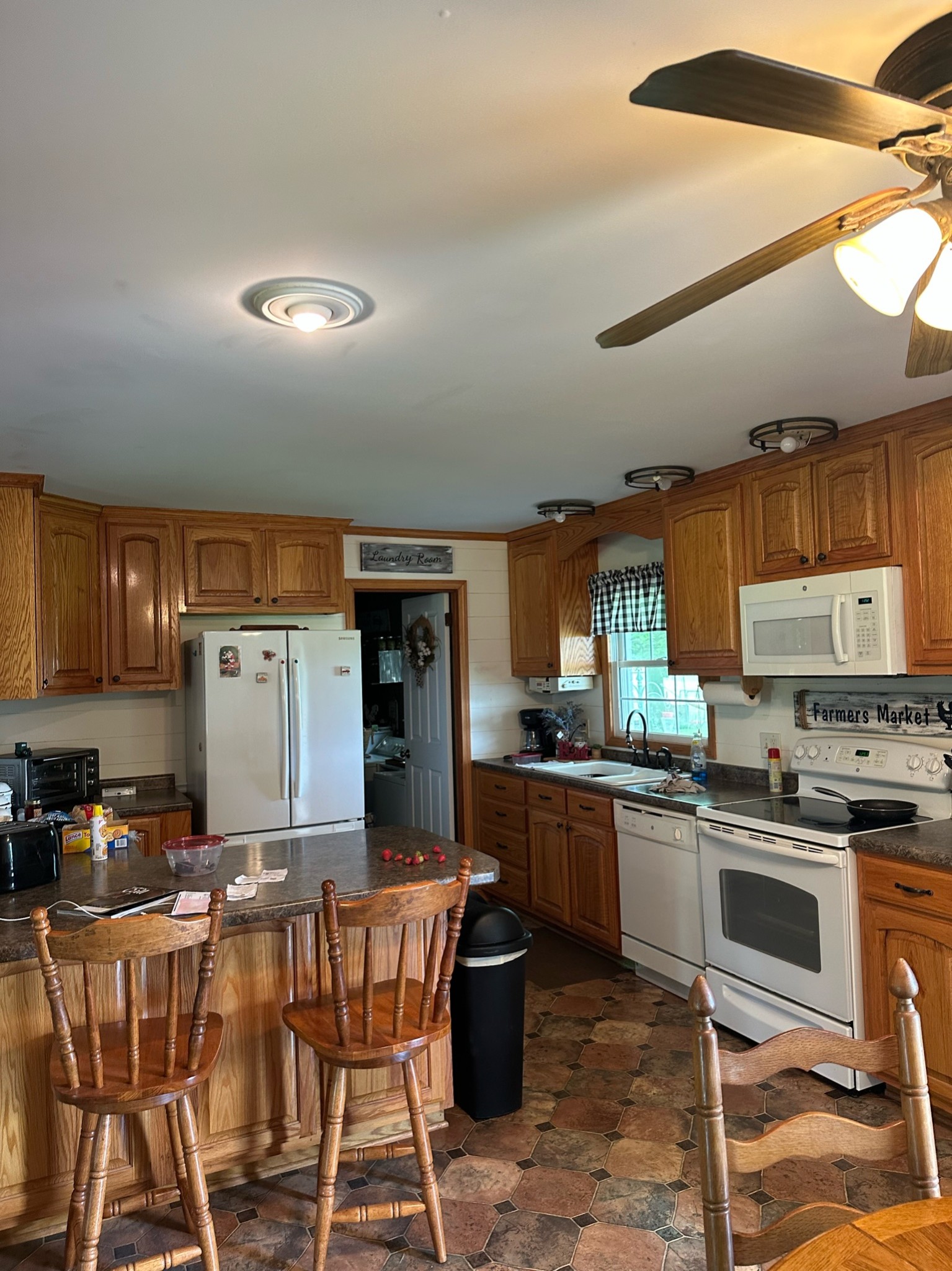 Lawrenceburg, Tennessee, 38464, United States, 3 Bedrooms Bedrooms, ,1 BathroomBathrooms,Residential,For Sale,1767762