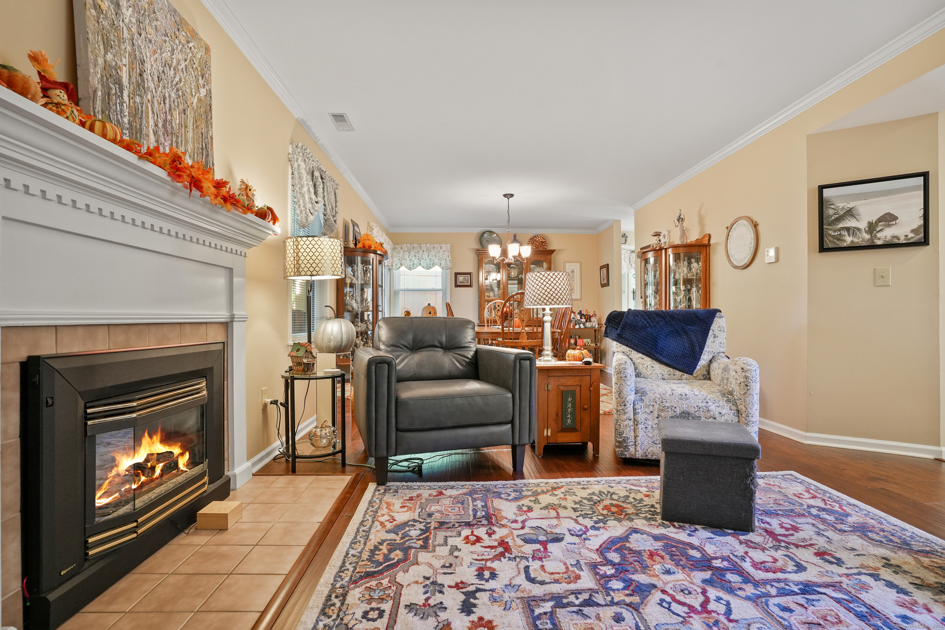 New Milford, Connecticut, 06776, United States, 2 Bedrooms Bedrooms, ,3 BathroomsBathrooms,Residential,For Sale,1970230