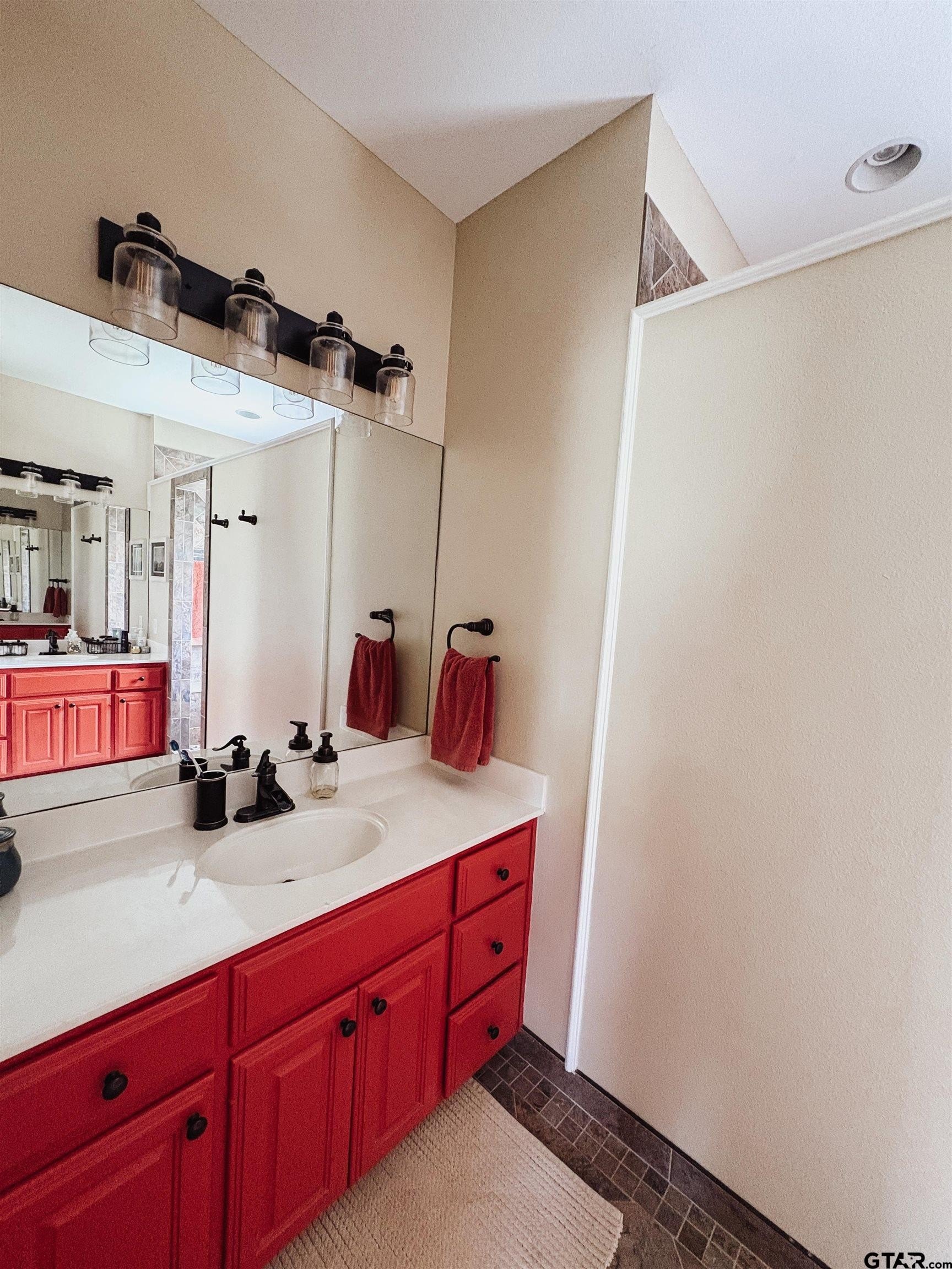 Pittsburg, Texas, 75686, United States, 4 Bedrooms Bedrooms, ,3 BathroomsBathrooms,Residential,For Sale,1900555
