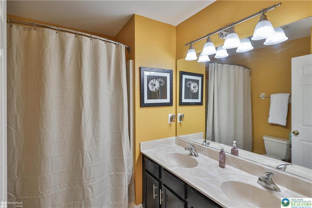 Easton, Pennsylvania, 18040, United States, 4 Bedrooms Bedrooms, ,3 BathroomsBathrooms,Residential,For Sale,1984149