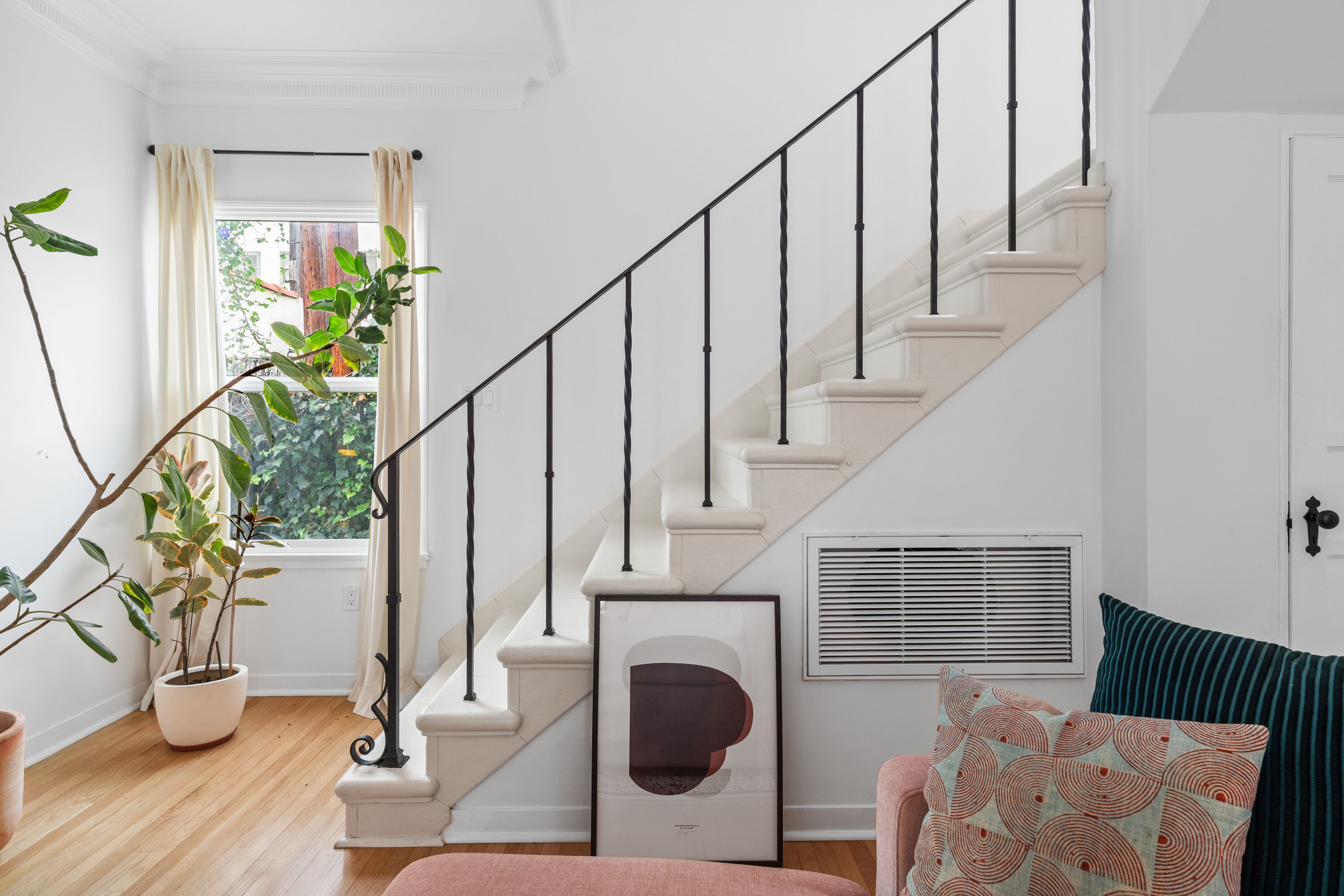  1270 3/4 N Hayworth Ave - 物件實景