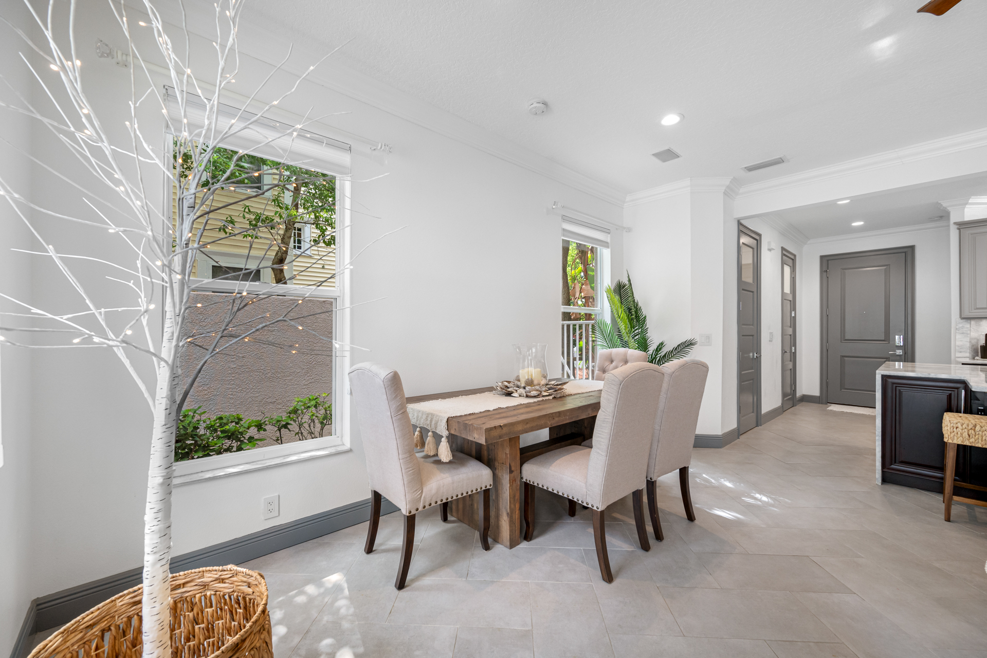 St Petersburg, Florida, 33701, United States, 3 Bedrooms Bedrooms, ,3 BathroomsBathrooms,Residential,For Sale,1979371